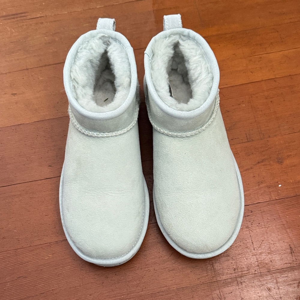 UGG ultra mini mint color